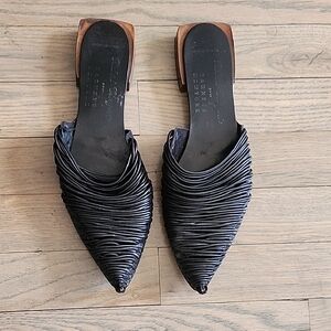 Robert Clergerie Black Pointed Slip-On Women’s Mules Size 7 1/2